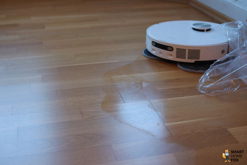 Der Dreame L10s Pro Ultra Heat wischt im Test den Boden.